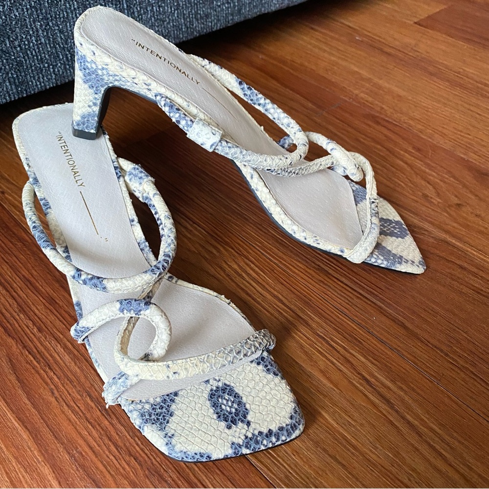 INTENTIONALLY BLANK Blue and Cream Heels